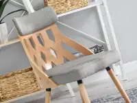 Krzesło CRABI z bukowego drewna giętego i szarej tkaniny - wygodne siedzisko