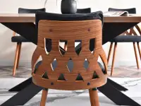 Ażurowe krzesło z drewna giętego CRABI orzech-czarny - elegancki tył