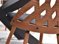 Ażurowe krzesło z drewna giętego CRABI orzech-czarny - ażurowy tył krzesła
