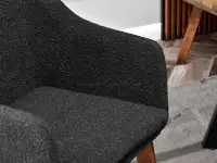Tapicerowane krzesło DORI WOOD BOUCLE NOGA ORZECH - charakterystyczne detale
