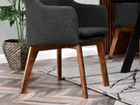 Tapicerowane krzesło DORI WOOD BOUCLE NOGA ORZECH - drewniana podstawa