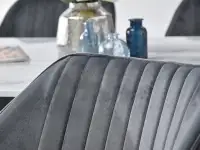 Krzesło GASPAR SZARE welurowe na czarnych nogach - charakterystyczne detale