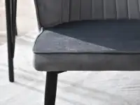 Krzesło GASPAR SZARE welurowe na czarnych nogach - charakterystyczne detale