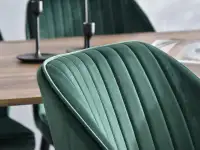 Krzesło GASPAR BUTELKOWA ZIELEŃ z przeszyciami do jadalni - charakterystyczne detale