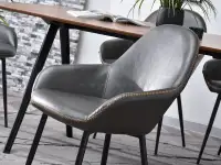 Loftowe krzesło GEMMA SZARE ze skóry vintage z przeszyciami - komfortowe siedzisko