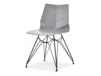 Krzesło z grubego tworzywa HOYA na czarnej nodze z metalu
