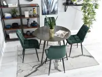 Krzesło welurowe HUGO BUTELKOWA ZIELEŃ + CZARNE NOGI - w aranżacji ze stołem TILIA i regałami OTTO