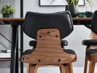 Krzesło IDRIS z CZARNEJ SKÓRY eko i orzechowego drewna - tył siedziska