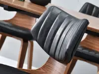 Krzesło IDRIS z CZARNEJ SKÓRY eko i orzechowego drewna - przeszycia w oparciu