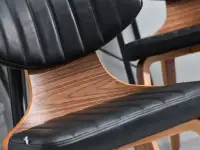 Krzesło IDRIS z CZARNEJ SKÓRY eko i orzechowego drewna - charakterystyczne detale