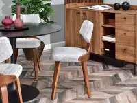 Krzesło drewniane IDRIS SZARA TKANINA - ORZECH - w aranżacji