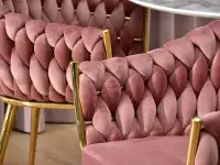 Krzesło z weluru IRIS PUDROWE - ZŁOTA NOGA - wygodny podłokietnik