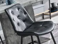Wygodne krzesło loftowe skórzane LAMIA CZARNE pikowane - bryła siedziska