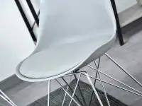 Krzesło z tworzywa LUIS ROD SZARE skóra eko + noga chrom