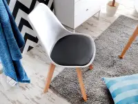 Krzesło tapicerowane LUIS WOOD biało - czarne -  w aranżacji
