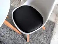 Krzesło tapicerowane LUIS WOOD biało - czarne -  siedzisko