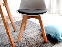 Krzesło tapicerowane LUIS WOOD biało - czarne - w aranżacji