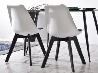 Nowoczesne krzesło do jadalni LUIS WOOD biało-czarne - tył krzesla w aranżacji
