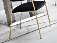 Krzesło MALE CZARNE z weluru glamour ze złotym stelażem - smukłe nóżki