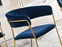 Krzesło welurowe MALE GARANTOWE glamour na złotych nogach - komfortowe siedzisko