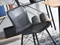 Krzesło MARGOT CZARNE ze skóry eko na czarnych nogach - wygodne siedzisko