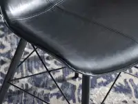 Krzesło MARGOT CZARNE ze skóry eko na czarnych nogach - solidne wykończenia