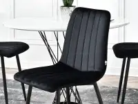 Eleganckie krzesło MEGAN CZARNE tapicerowane welurem - komfortowe siedzisko