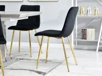 Krzesło MEGAN CZARNE welurowe glamour na złotej nodze w aranżacji
