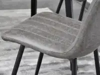 Krzesło MEGAN SZARE z tapicerką vintage na czarnej nodze - charakterystyczne detale