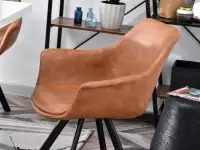 Loftowe krzesło MIRA z BRĄZOWEJ skóry eko + czarne nogi - wygodne siedzisko
