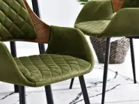 Krzesło MORGAN ZIELONE z pikowanego weluru i drewna orzech - wygodne siedzisko