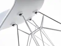 Krzesło z tworzywa inspirowane MPA ROD białe - widok na mocowanie podstawy i shell.
