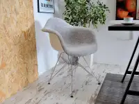 Fotel tapicerowany z podłokietnikami MPA ROD TAP szary - w aranżacji
