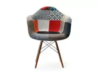 Nowoczesne krzesło tapicerowane MPA WOOD TAP PATCHWORK - wygląd przodu.
