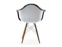 Nowoczesne krzesło tapicerowane MPA WOOD TAP PATCHWORK - wygląd tyłu.