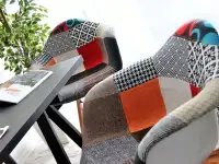 Nowoczesne krzesło tapicerowane MPA WOOD TAP PATCHWORK w aranżacji.