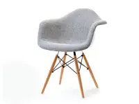 Krzesło tapicerowane MPA WOOD TAP szare - z nogą bukową.