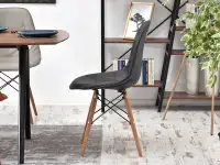 Pikowane krzesło MPC WOOD TAP CZARNA EKOSKÓRA+ORZECH - minimalistyczna forma