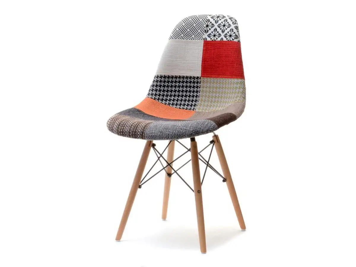 Tapicerowane krzesło z deseniem MPC WOOD TAP patchwork 1 - na podstawie w kolorze buk