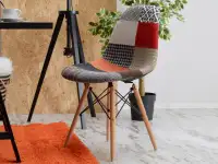 Tapicerowane krzesło z deseniem MPC WOOD TAP patchwork 1 - w aranżacji
