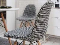 Tapicerowane krzesło z deseniem MPC WOOD TAP pepitka - w aranżacji