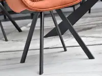 Krzesło aksamitne z podłokietnikami NADIA MIEDŹ + CZARNY - stabilna podstawa