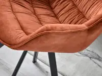 Krzesło aksamitne z podłokietnikami NADIA MIEDŹ + CZARNY - miękkie podłokietniki