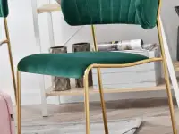 Krzesło glam NILDA ZIELONE z przeszyciami na złotych nogach - miękkie siedzisko