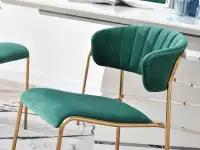 Krzesło glam NILDA ZIELONE z przeszyciami na złotych nogach - nowoczesna forma