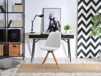 Obrotowe krzesło tapicerowane LUIS ROT białe - w aranżacji z biurkiem BODEN