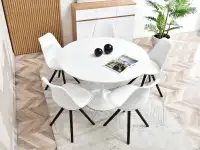 Obrotowe krzesło do jadalni LUIS ROT biało-czarne - w aranżacji ze stołem CROCUS