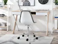 Krzesło obrotowe MPC MOVE TAP PEPITKA + CHROM z kółkami - tył krzesła w aranżacji