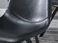 Krzesło przeszywane do loftu PROXI czarny cowboy - charakterystyczne detale