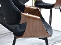 Krzesło RENZO z drewna giętego orzech i CZARNEGO weluru - charakterystyczne detale